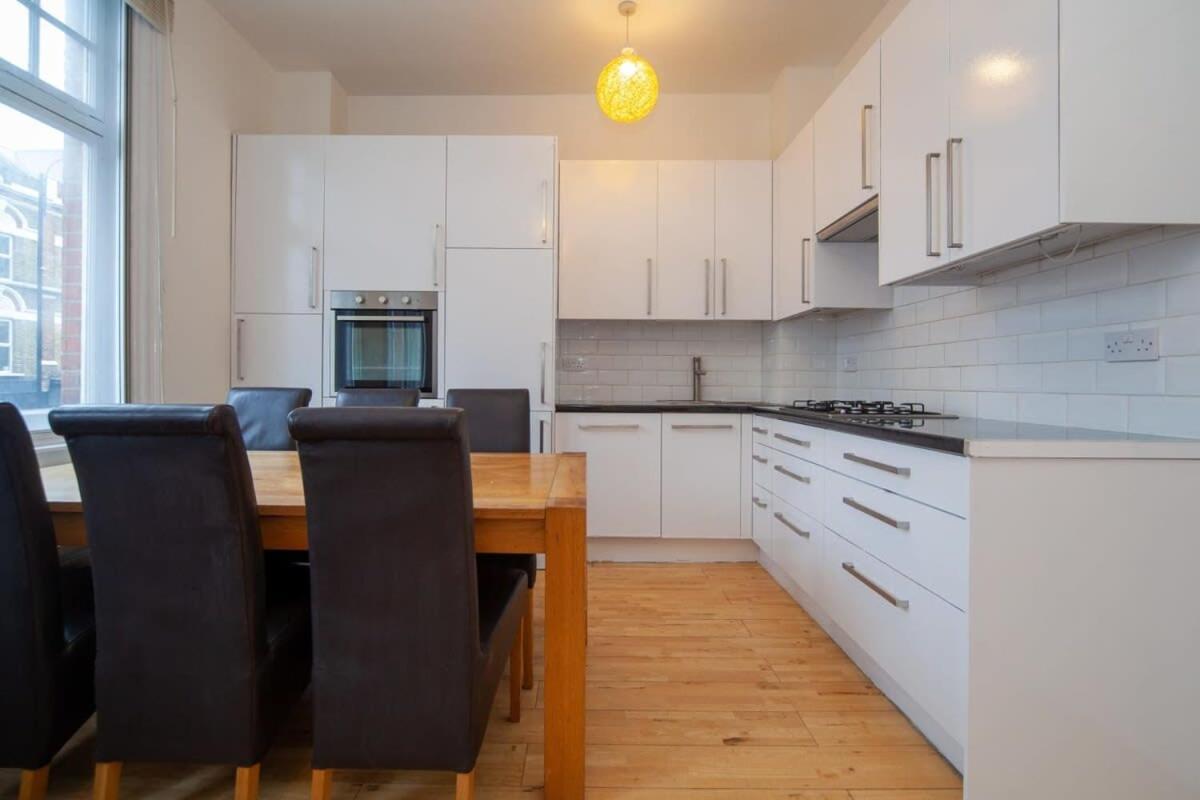Lovely 2 Bedroom Apartment In Tooting 런던 외부 사진