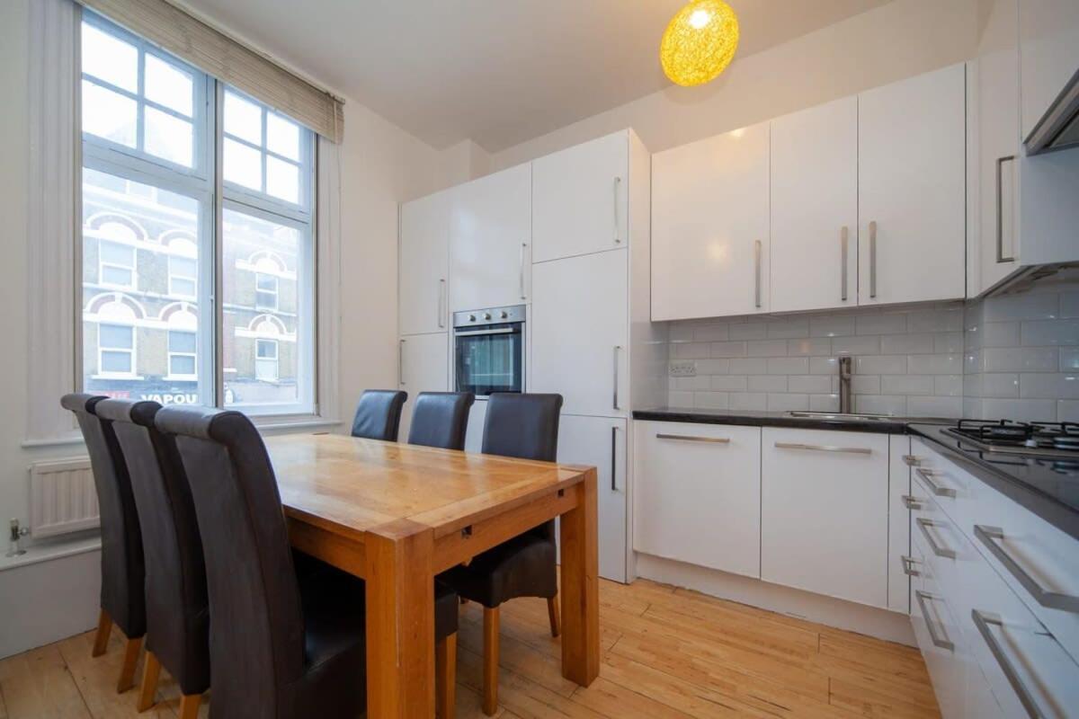 Lovely 2 Bedroom Apartment In Tooting 런던 외부 사진