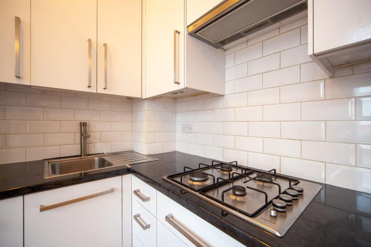 Lovely 2 Bedroom Apartment In Tooting 런던 외부 사진